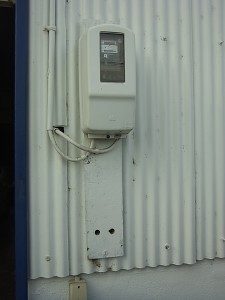 名古屋市の工場にて、ブレーカー 電力メーター 200V動力電源増設工事のご依頼をいただきました。