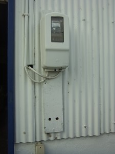 名古屋市の工場にて、ブレーカー 電力メーター 200V動力電源増設工事のご依頼をいただきました。