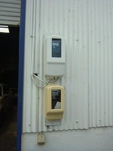 名古屋市の工場にて、ブレーカー 電力メーター 200V動力電源増設工事のご依頼をいただきました。