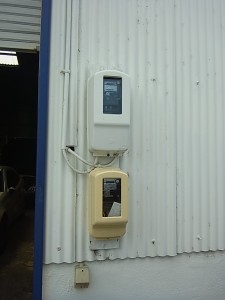 名古屋市の工場にて、ブレーカー 電力メーター 200V動力電源増設工事のご依頼をいただきました。