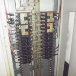 愛知県の倉庫にて、フォークリフト 充電用 コンセント設置工事のご依頼をいただきました。