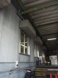愛知県の倉庫にて、フォークリフト 充電用 コンセント設置工事のご依頼をいただきました。