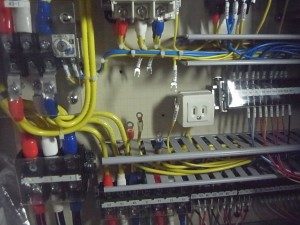 愛知県の工場にて、制御盤 マグネットスイッチ取替工事のご依頼をいただきました。