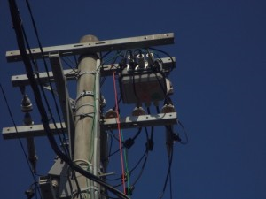 愛知県にて、高所作業 柱上取付 SOG(高圧交流気中負荷開閉器)取替工事のご依頼をいただきました。