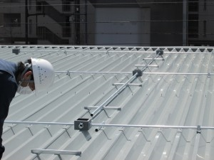 愛知県にて、波板屋根 照明器具取付 配線 配管 電気工事のご依頼をいただきました。