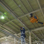 名古屋市の工場にて、高所作業 照明器具取替 及び 移設 間引き増設工事のご依頼をいただきました。