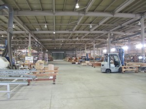 名古屋市の工場にて、高所作業 照明器具取替 及び 移設 間引き増設工事のご依頼をいただきました。