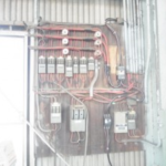 名古屋市南区の工場にて、ヒューズ式からブレーカー式へ ブレーカー取替 防水ボックス取付工事のご依頼をいただきました。