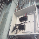 名古屋市南区の工場にて、ヒューズ式からブレーカー式へ ブレーカー取替 防水ボックス取付工事のご依頼をいただきました。