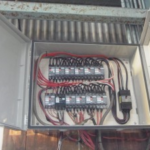 名古屋市南区の工場にて、ヒューズ式からブレーカー式へ ブレーカー取替 防水ボックス取付工事のご依頼をいただきました。