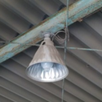 愛知県の工場にて、高所作業 水銀灯照明からLED照明へ照明取替工事(岩崎製)のご依頼をいただきました。