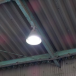 愛知県の工場にて、高所作業 水銀灯照明からLED照明へ照明取替工事(岩崎製)のご依頼をいただきました。