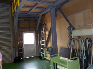 愛知県の工場にて、ブレーカー増設 配管工事 研削盤 グラインダー電源工事のご依頼をいただきました。