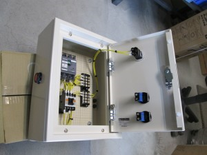愛知県にて、エレベーター制御盤 組立作業 電気工事のご依頼をいただきました。