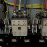 愛知県にて、分電盤内 開閉器 ブレーカーと電磁接触器取替電気工事のご依頼をいただきました。