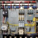 愛知県にて、分電盤内 開閉器 ブレーカーと電磁接触器取替電気工事のご依頼をいただきました。