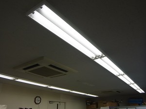 愛知県の事務所にて、逆富士型 照明器具取替工事のご依頼をいただきました。