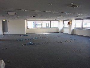 名古屋市のオフィスにて、原状回復工事 床配線撤去処理工事のご依頼をいただきました。