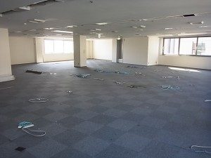 名古屋市のオフィスにて、原状回復工事 床配線撤去処理工事のご依頼をいただきました。