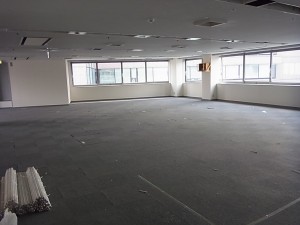 名古屋市のオフィスにて、床配線撤去処理工事のご依頼をいただきました。