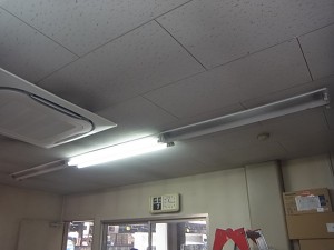 名古屋市の事務所にて、逆富士型 照明器具取替電気工事のご依頼を頂きました。
