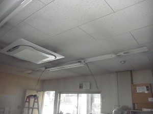 名古屋市の事務所にて、逆富士型 照明器具取替電気工事のご依頼を頂きました。