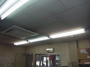 名古屋市の事務所にて、逆富士型 照明器具取替電気工事のご依頼を頂きました。