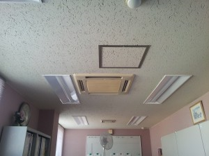 愛知県の事務所にて、LED照明器具取替電気工事のご依頼を頂きました。